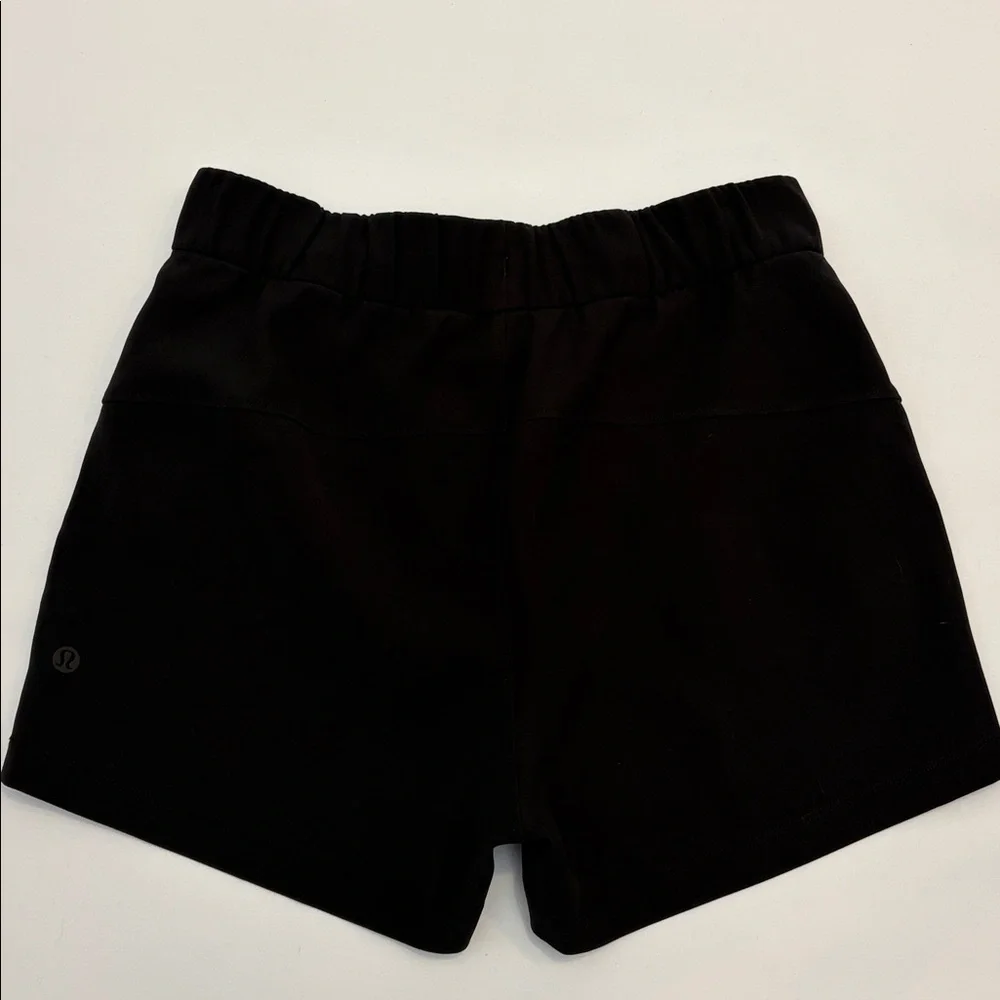 Lululemon Women’s Shorts Black On The Fly Shorts Elastic Waist size 4